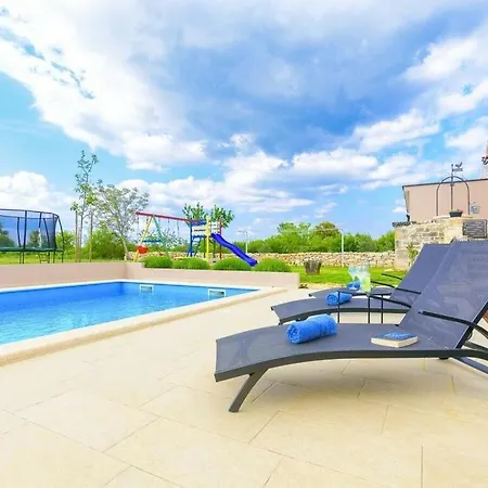 San Comfortable Holiday Villa Svetvincenat